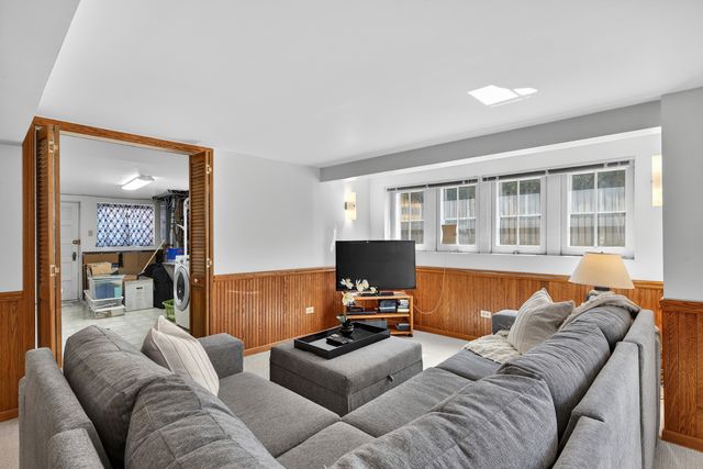 323 N Prospect Avenue, Park Ridge, IL 60068