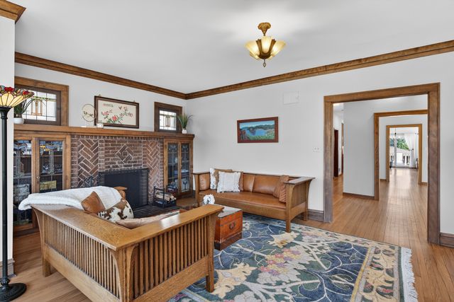 323 N Prospect Avenue, Park Ridge, IL 60068