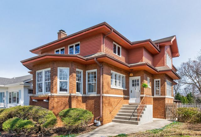 323 N Prospect Avenue, Park Ridge, IL 60068