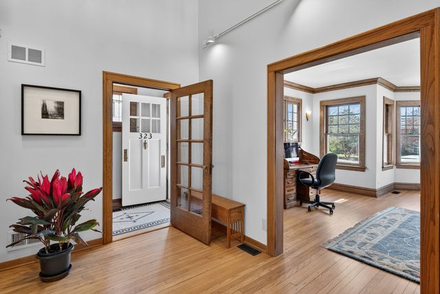 323 N Prospect Avenue, Park Ridge, IL 60068