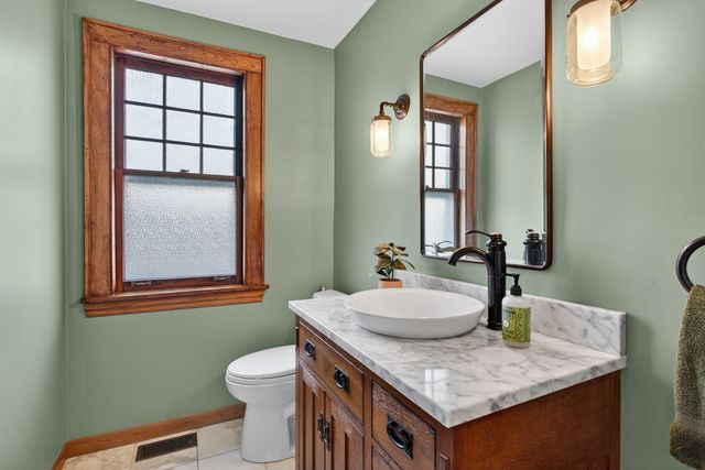 323 N Prospect Avenue, Park Ridge, IL 60068