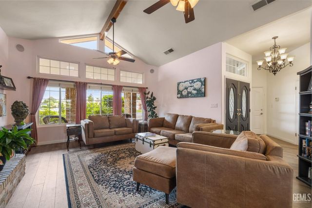 11208 Candlelight Court, Bakersfield, CA 93312