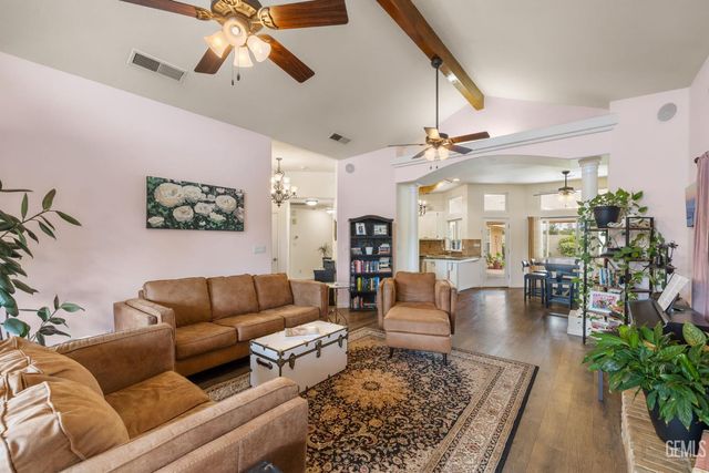 11208 Candlelight Court, Bakersfield, CA 93312