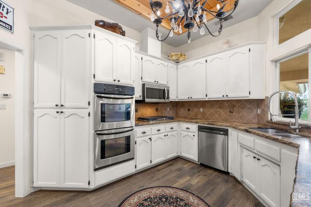 11208 Candlelight Court, Bakersfield, CA 93312