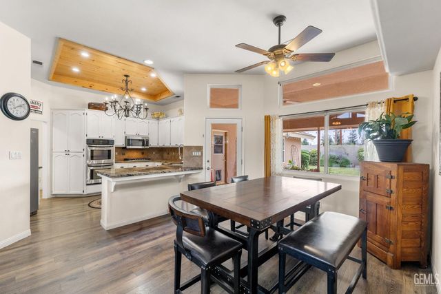 11208 Candlelight Court, Bakersfield, CA 93312