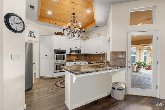 11208 Candlelight Court, Bakersfield, CA 93312