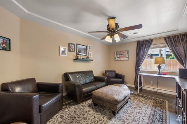 11208 Candlelight Court, Bakersfield, CA 93312