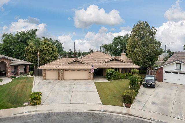 11208 Candlelight Court, Bakersfield, CA 93312