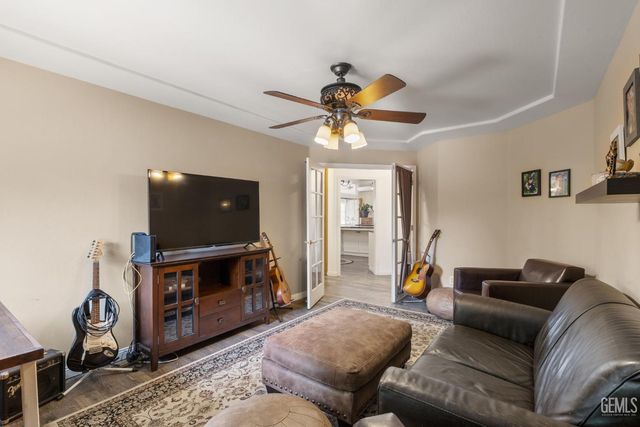 11208 Candlelight Court, Bakersfield, CA 93312