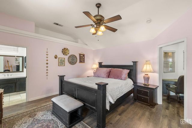 11208 Candlelight Court, Bakersfield, CA 93312