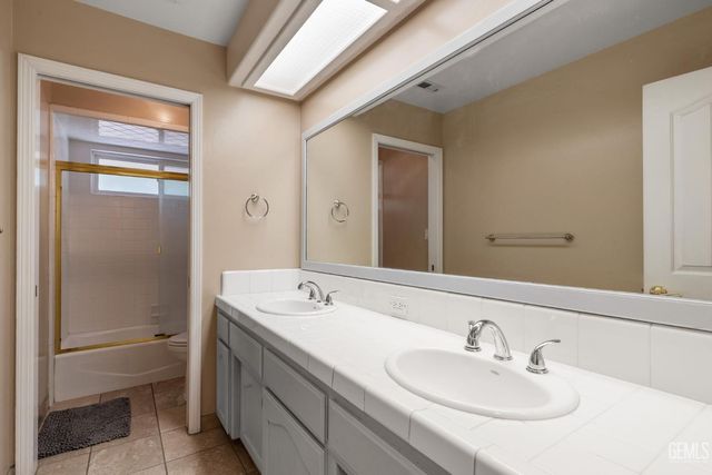 11208 Candlelight Court, Bakersfield, CA 93312