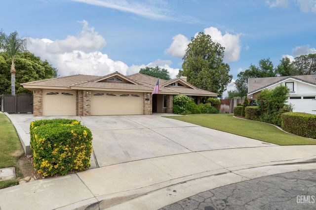 11208 Candlelight Court, Bakersfield, CA 93312