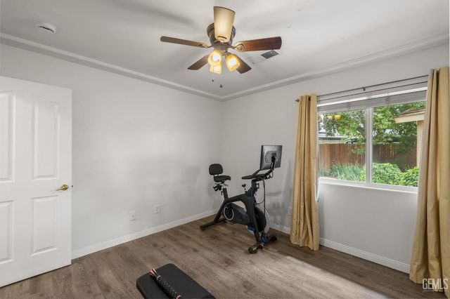 11208 Candlelight Court, Bakersfield, CA 93312