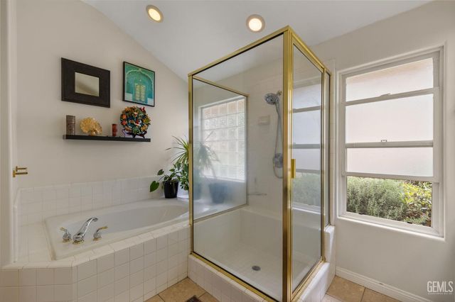 11208 Candlelight Court, Bakersfield, CA 93312