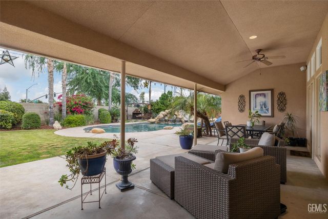 11208 Candlelight Court, Bakersfield, CA 93312