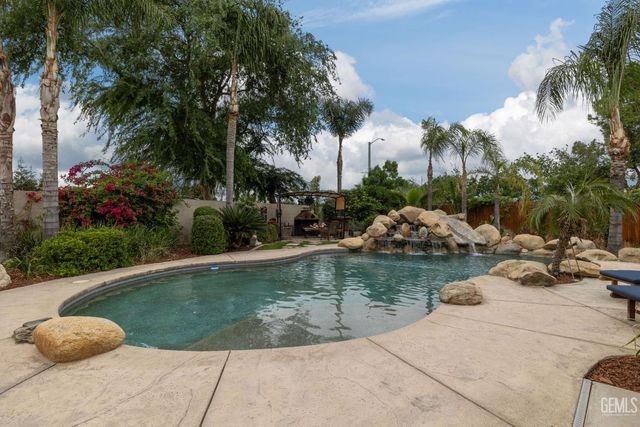 11208 Candlelight Court, Bakersfield, CA 93312