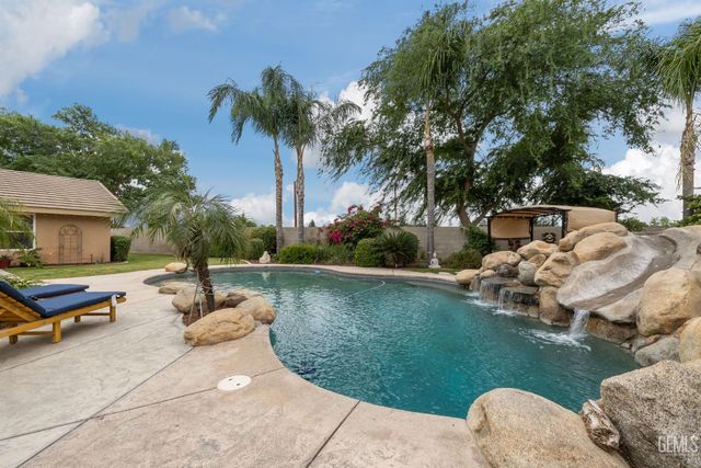 11208 Candlelight Court, Bakersfield, CA 93312