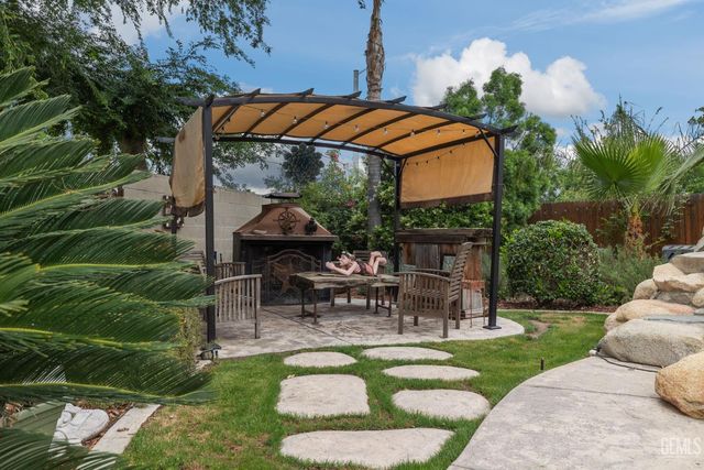 11208 Candlelight Court, Bakersfield, CA 93312