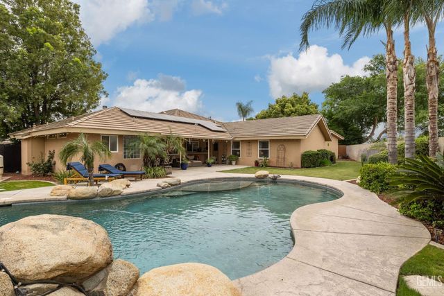 11208 Candlelight Court, Bakersfield, CA 93312