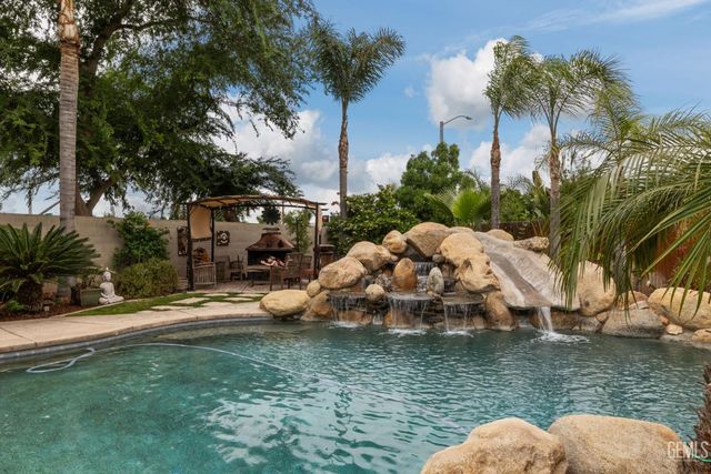 11208 Candlelight Court, Bakersfield, CA 93312