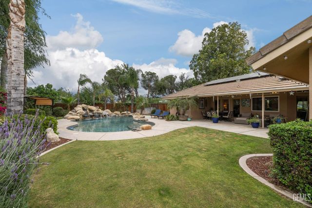 11208 Candlelight Court, Bakersfield, CA 93312