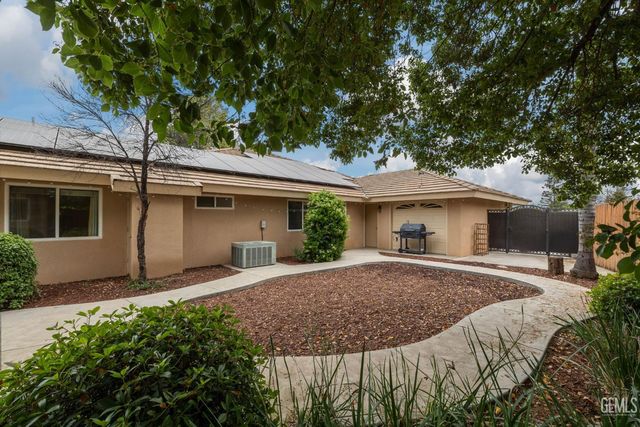 11208 Candlelight Court, Bakersfield, CA 93312