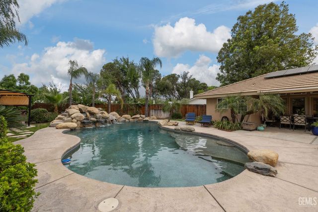 11208 Candlelight Court, Bakersfield, CA 93312