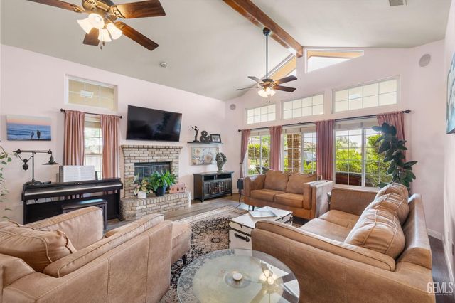 11208 Candlelight Court, Bakersfield, CA 93312