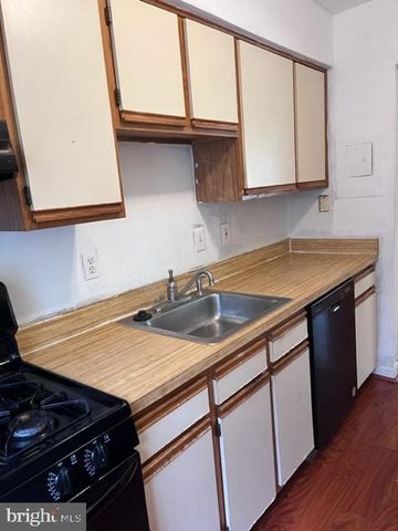 4721 1ST ST SW #101, Washington, DC 20032