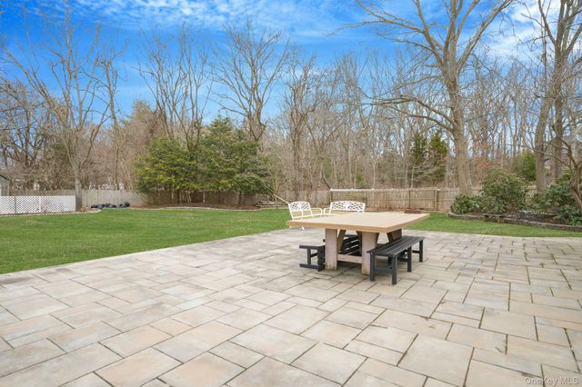 5 Donna Court, Selden, NY 11784