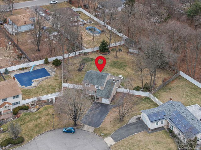 5 Donna Court, Selden, NY 11784