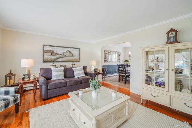 5 Donna Court, Selden, NY 11784