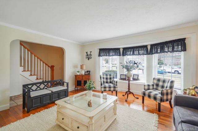 5 Donna Court, Selden, NY 11784