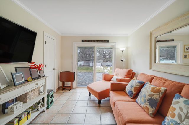 5 Donna Court, Selden, NY 11784