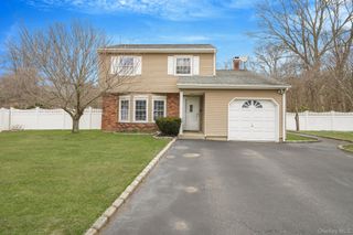 5 Donna Court, Selden, NY 11784