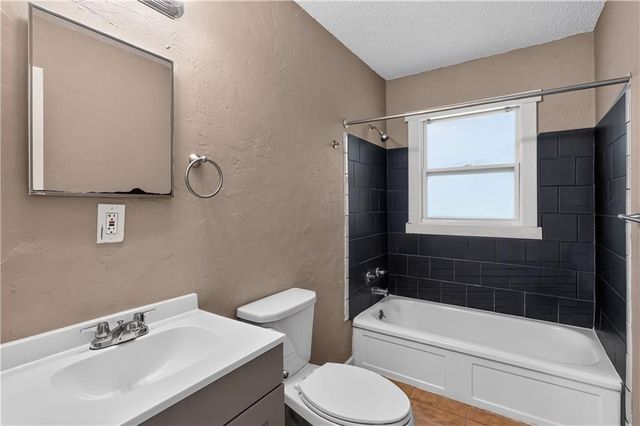 6014 Corona Avenue, Kansas City, KS 66102