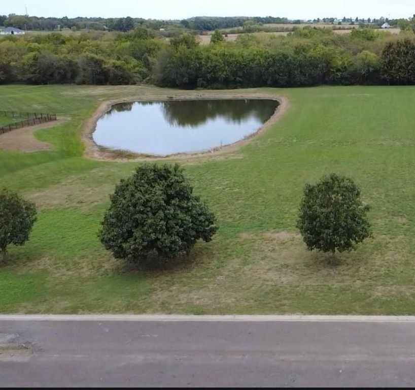 27506 Oakhaven Drive, Greenwood, MO 64034