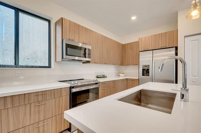 4652 NW 83rd Ave, Doral, FL 33166