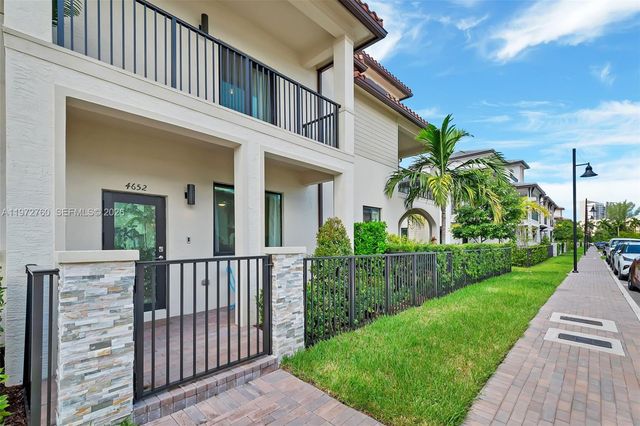 4652 NW 83rd Ave, Doral, FL 33166