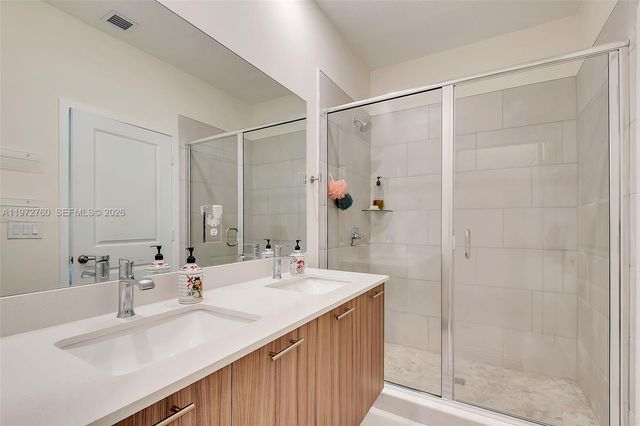 4652 NW 83rd Ave, Doral, FL 33166