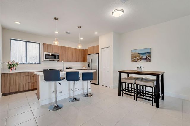 4652 NW 83rd Ave, Doral, FL 33166