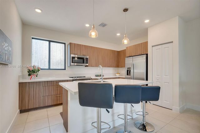 4652 NW 83rd Ave, Doral, FL 33166