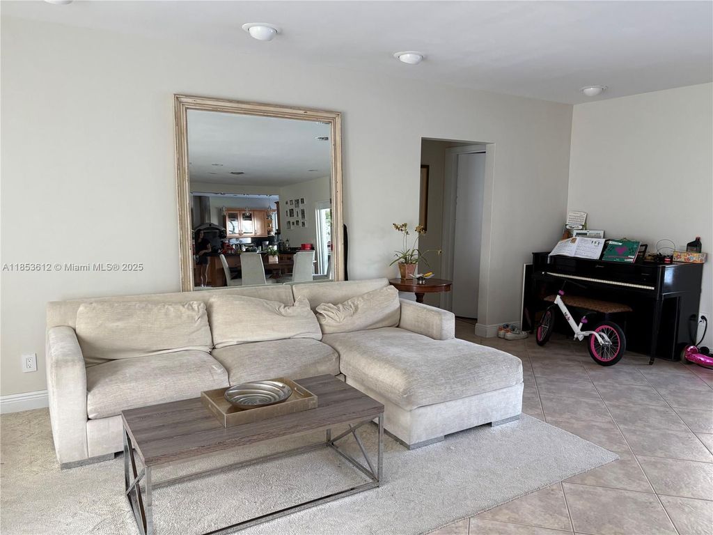 1990 NE 197th Ter, Miami, FL 33179