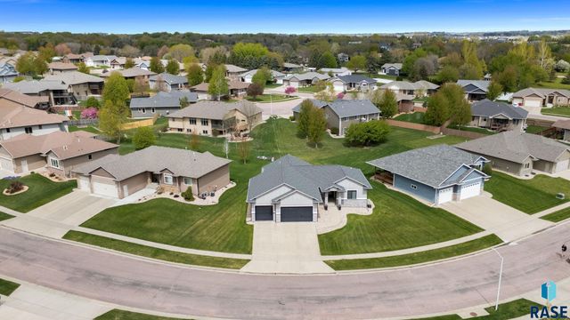 1917 S Firefly Dr Drive, Sioux Falls, SD 57110