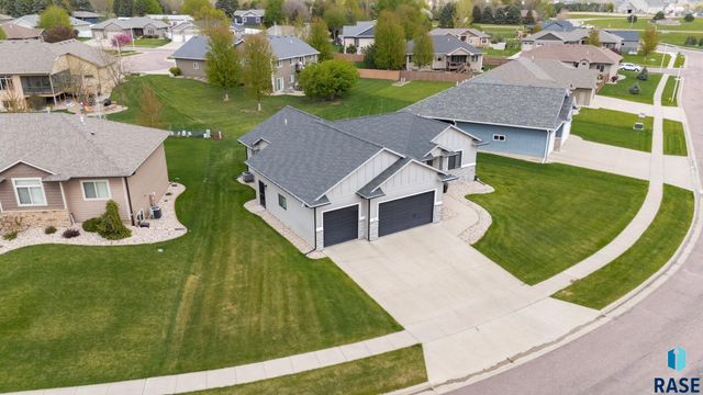 1917 S Firefly Dr Drive, Sioux Falls, SD 57110