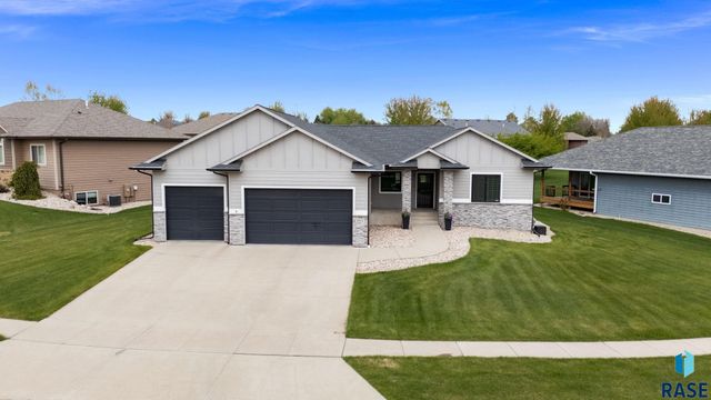 1917 S Firefly Dr Drive, Sioux Falls, SD 57110