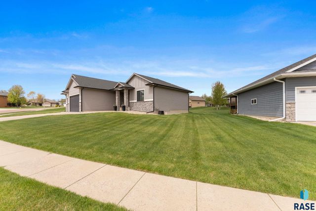 1917 S Firefly Dr Drive, Sioux Falls, SD 57110