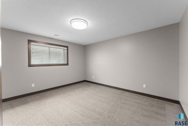 1917 S Firefly Dr Drive, Sioux Falls, SD 57110