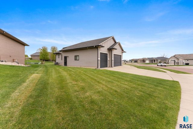 1917 S Firefly Dr Drive, Sioux Falls, SD 57110