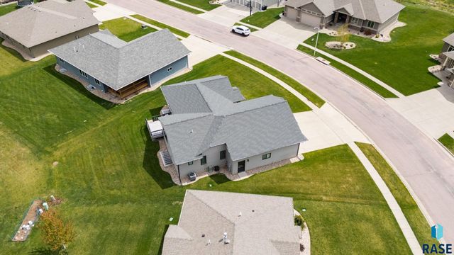 1917 S Firefly Dr Drive, Sioux Falls, SD 57110